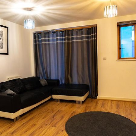 Lovely 1-Bed Apartment In Hackney Лондон Екстериор снимка